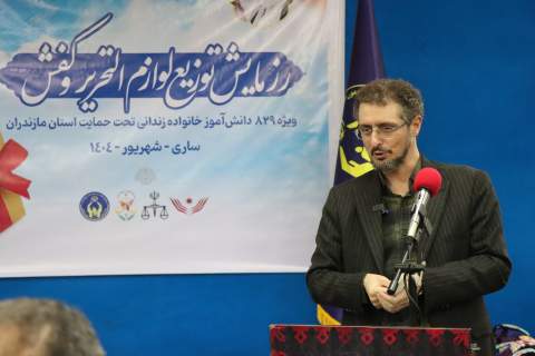 برگزاری رزمایش توزیع لوازم التحریر و کفش ویژه ۸۲۹ دانش آموز خانواده های زندانی تحت حمایت کمیته امداد